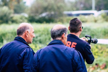 Paphos Kıbrıs Rum Kesimi 04 Mart 2020 'de Kıbrıs Rum itfaiyecisinin Paphos yakınlarında çıkan yangını söndürdüğü görülüyor