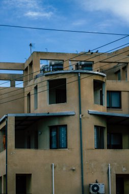 Paphos Kıbrıs Rum Kesimi 06 Mart 2020 Öğleden sonra Paphos sokaklarında bir binanın ön cephesi