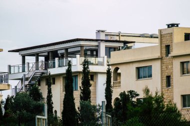 Paphos Kıbrıs Rum Kesimi 06 Mart 2020 Öğleden sonra Paphos sokaklarında bir binanın ön cephesi