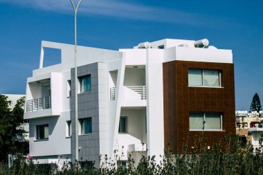 Paphos Kıbrıs Rum Kesimi 06 Mart 2020 Öğleden sonra Paphos sokaklarında bir binanın ön cephesi