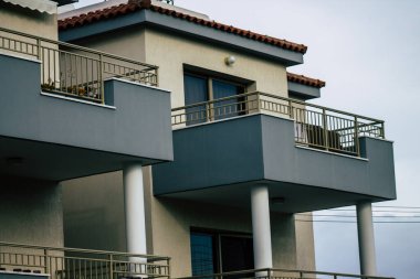 Paphos Kıbrıs Rum Kesimi 06 Mart 2020 Öğleden sonra Paphos sokaklarında bir binanın ön cephesi