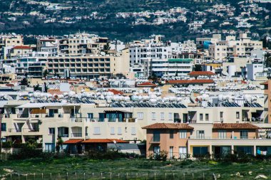 Paphos Kıbrıs Rum Kesimi 06 Mart 2020 Öğleden sonra Paphos sokaklarında bir binanın ön cephesi