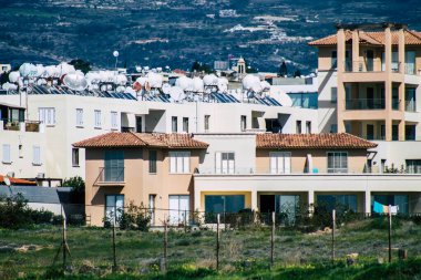 Paphos Kıbrıs Rum Kesimi 06 Mart 2020 Öğleden sonra Paphos sokaklarında bir binanın ön cephesi