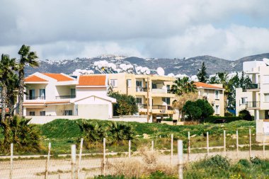 Paphos Kıbrıs Rum Kesimi 06 Mart 2020 Öğleden sonra Paphos sokaklarında bir binanın ön cephesi