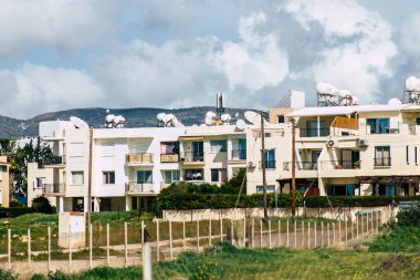 Paphos Kıbrıs Rum Kesimi 06 Mart 2020 Öğleden sonra Paphos sokaklarında bir binanın ön cephesi