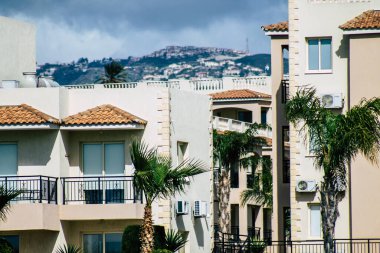 Paphos Kıbrıs Rum Kesimi 06 Mart 2020 Öğleden sonra Paphos sokaklarında bir binanın ön cephesi