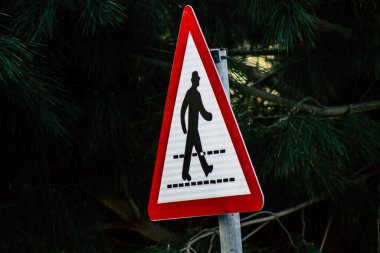 Paphos Kıbrıs Rum Kesimi 06 Mart 2020 'de öğleden sonra Paphos kentinde sokak tabelasının görüntüsü