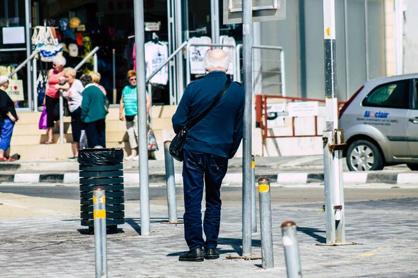 Paphos Kypr Března 2020 Pohled Neidentifikované Turistické Procházky Ulicích Paphosu — Stock fotografie