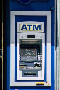 Paphos Kıbrıs Rum Kesimi 06 Mart 2020 Öğleden sonra Paphos sokaklarında bir ATM görüntüsü