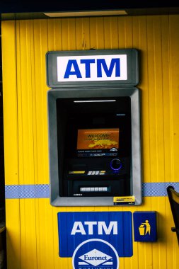 Paphos Kıbrıs Rum Kesimi 06 Mart 2020 Öğleden sonra Paphos sokaklarında bir ATM görüntüsü