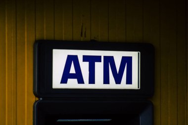 Paphos Kıbrıs Rum Kesimi 06 Mart 2020 Öğleden sonra Paphos sokaklarında bir ATM görüntüsü