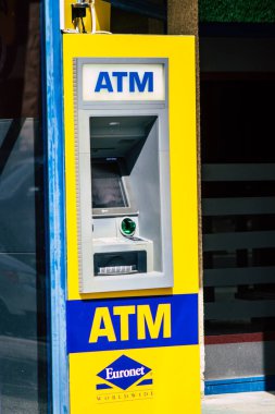 Paphos Kıbrıs Rum Kesimi 06 Mart 2020 Öğleden sonra Paphos sokaklarında bir ATM görüntüsü