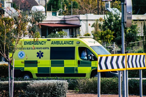 Paphos Chipre Março 2020 Vista Uma Ambulância Tradicional Rolando Nas — Fotografia de Stock