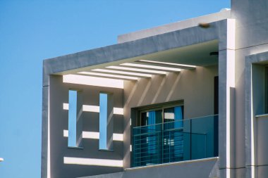 Paphos Kıbrıs Rum Kesimi 08 Mart 2020 Öğleden sonra Paphos sokaklarında bir binanın ön cephesi