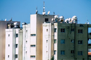 Paphos Kıbrıs Rum Kesimi 08 Mart 2020 Öğleden sonra Paphos sokaklarında bir binanın ön cephesi