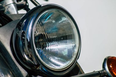 Paphos Kıbrıs Rum Kesimi 09 Mart 2020 'de öğleden sonra Paphos sokaklarına parkedilmiş Yamaha Royal Star manzarası