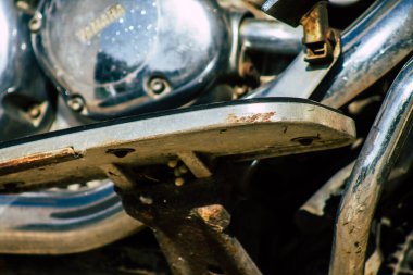 Paphos Kıbrıs Rum Kesimi 09 Mart 2020 'de öğleden sonra Paphos sokaklarına parkedilmiş Yamaha Royal Star manzarası