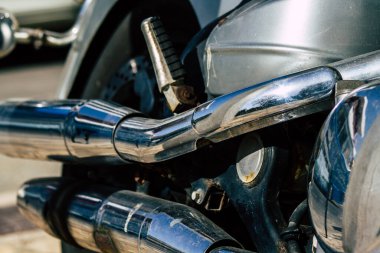 Paphos Kıbrıs Rum Kesimi 09 Mart 2020 'de öğleden sonra Paphos sokaklarına parkedilmiş Yamaha Royal Star manzarası
