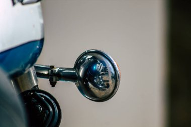 Paphos Kıbrıs Rum Kesimi 09 Mart 2020 'de öğleden sonra Paphos sokaklarına parkedilmiş Yamaha Royal Star manzarası