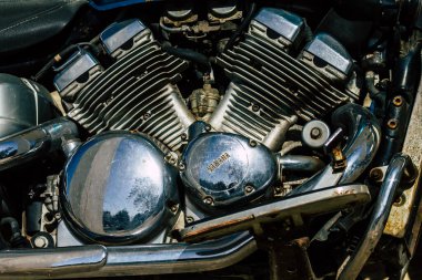 Paphos Kıbrıs Rum Kesimi 09 Mart 2020 'de öğleden sonra Paphos sokaklarına parkedilmiş Yamaha Royal Star manzarası