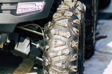 Paphos Kıbrıs Rum Kesimi 09 Mart 2020 Öğleden sonra Paphos caddelerinde park etmiş bir at arabasının görüntüsü