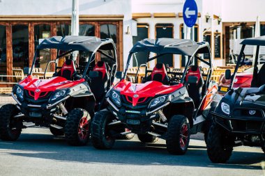 Paphos Kıbrıs Rum Kesimi 09 Mart 2020 Öğleden sonra Paphos caddelerinde park etmiş bir at arabasının görüntüsü