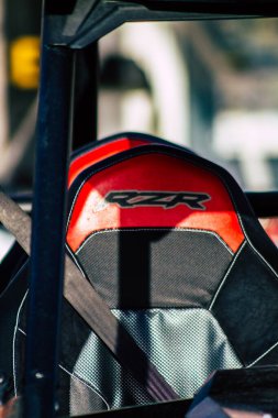 Paphos Kıbrıs Rum Kesimi 09 Mart 2020 Öğleden sonra Paphos caddelerinde park etmiş bir at arabasının görüntüsü