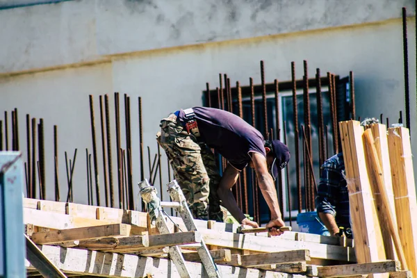 Paphos Kypr Března 2020 Pohled Neidentifikované Osoby Pracující Nové Budově — Stock fotografie