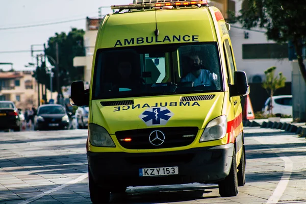 Paphos Chypre Mars 2020 Vue Une Ambulance Traditionnelle Roulant Dans — Photo