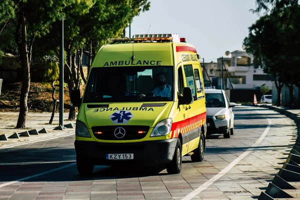 Paphos Cypern Mars 2020 Utsikt Över Traditionell Ambulans Rullande Gatorna — Stockfoto