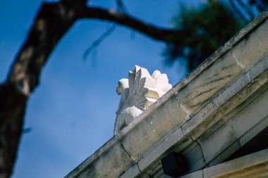 Paphos Kıbrıs Rum Kesimi 11 Mart 2020, öğleden sonra Paphos 'taki belediye binası meydanı manzarası