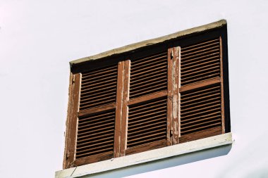 Paphos Kıbrıs Rum Kesimi 11 Mart 2020 Öğleden sonra Paphos sokaklarında bir binanın ön cephesi