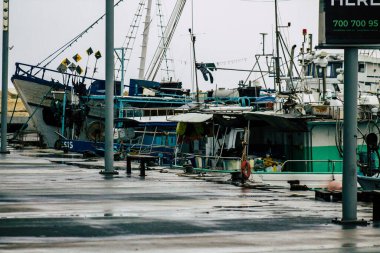 Limasol Kıbrıs Rum Kesimi 12 Mart 2020 Limasol limanında demirlemiş teknelerin görüntüsü yağmurlu bir günde