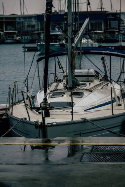 Limasol Kıbrıs Rum Kesimi 12 Mart 2020 Limasol limanında demirlemiş teknelerin görüntüsü yağmurlu bir günde