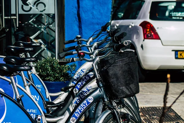 塞浦路斯利马索尔2020年3月13日查看下午停在利马索尔大街上的自行车租赁情况 — 图库照片