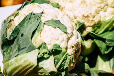 Limasol Kıbrıs Rum Kesimi 14 Mart 2020 Sabahleyin Limasol pazarında satılan çeşitli sebzelerin manzarası