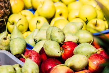 Limasol Kıbrıs Rum Kesimi 14 Mart 2020 Sabahleyin Limasol pazarında satılan çeşitli meyvelerin görüntüsü