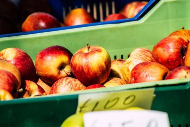 Limasol Kıbrıs Rum Kesimi 14 Mart 2020 Sabahleyin Limasol pazarında satılan çeşitli meyvelerin görüntüsü