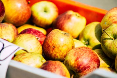 Limasol Kıbrıs Rum Kesimi 14 Mart 2020 Sabahleyin Limasol pazarında satılan çeşitli meyvelerin görüntüsü