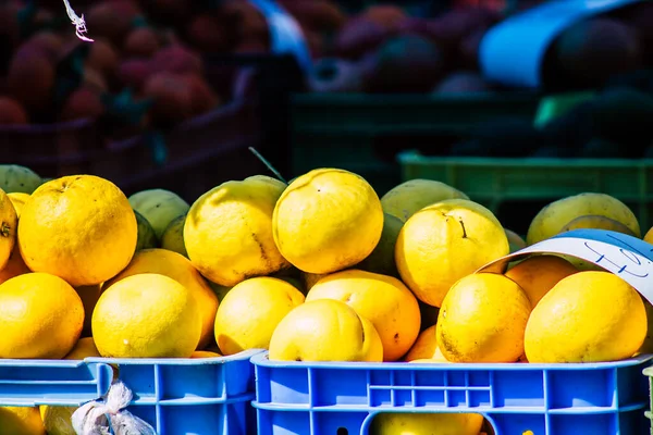 Limassol塞浦路斯2020年3月14日查看Limassol市场早上销售的各种水果 — 图库照片