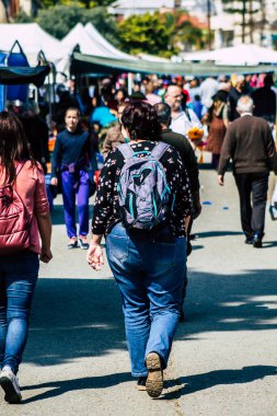 Limasol Kıbrıs Rum Kesimi 14 Mart 2020 Sabahleyin Limasol pazarından kimliği belirsiz bir kişinin alışveriş yaptığı görüntüler