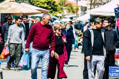 Limasol Kıbrıs Rum Kesimi 14 Mart 2020 Sabahleyin Limasol pazarından kimliği belirsiz bir kişinin alışveriş yaptığı görüntüler