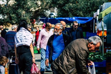 Limasol Kıbrıs Rum Kesimi 14 Mart 2020 Sabahleyin Limasol pazarından kimliği belirsiz bir kişinin alışveriş yaptığı görüntüler