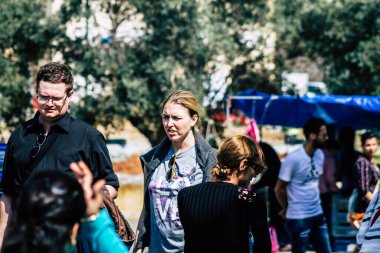 Limasol Kıbrıs Rum Kesimi 14 Mart 2020 Sabahleyin Limasol pazarından kimliği belirsiz bir kişinin alışveriş yaptığı görüntüler