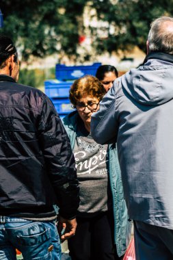 Limasol Kıbrıs Rum Kesimi 14 Mart 2020 Sabahleyin Limasol pazarından kimliği belirsiz bir kişinin alışveriş yaptığı görüntüler