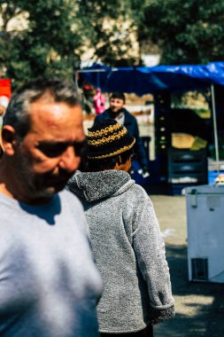 Limasol Kıbrıs Rum Kesimi 14 Mart 2020 Sabahleyin Limasol pazarından kimliği belirsiz bir kişinin alışveriş yaptığı görüntüler