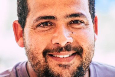 Limasol Kıbrıs Rum Kesimi 14 Mart 2020 Sabahleyin Limasol pazarından kimliği belirsiz bir kişinin alışveriş yaptığı görüntüler