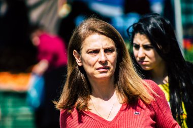 Limasol Kıbrıs Rum Kesimi 14 Mart 2020 Sabahleyin Limasol pazarından kimliği belirsiz bir kişinin alışveriş yaptığı görüntüler