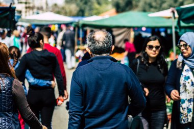 Limasol Kıbrıs Rum Kesimi 14 Mart 2020 Sabahleyin Limasol pazarından kimliği belirsiz bir kişinin alışveriş yaptığı görüntüler