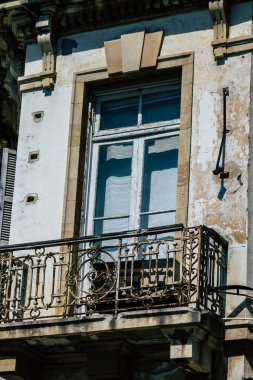 Limasol Kıbrıs Rum Kesimi 16 Mart 2020 Öğleden sonra Limasol sokaklarında bir binanın cephesinin görüntüsü